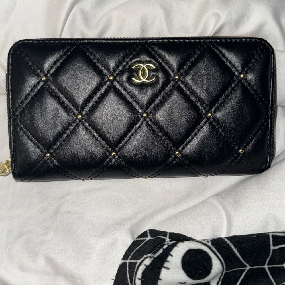 Elegant Black Quilted Women's Wallet